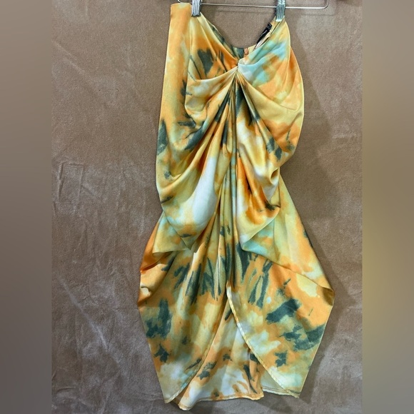 PrettyLittleThing middle  split dress - Picture 4 of 11